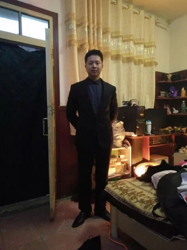 亮亮的第一张照片--东山相亲网