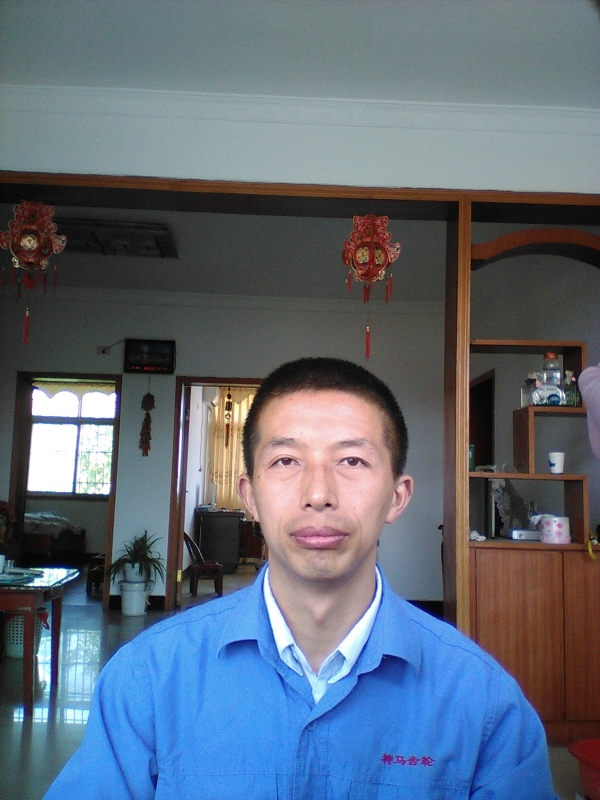 红玫瑰的第一张照片--东山相亲网