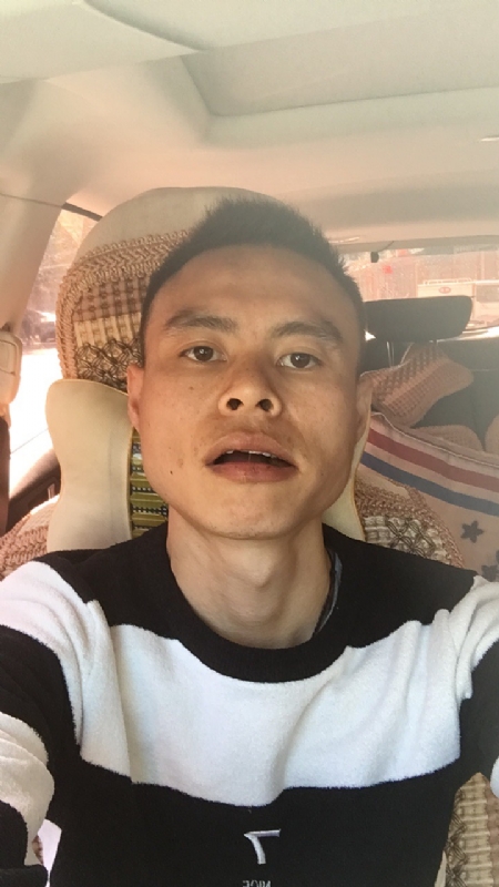 小何的第一张照片--东山相亲网