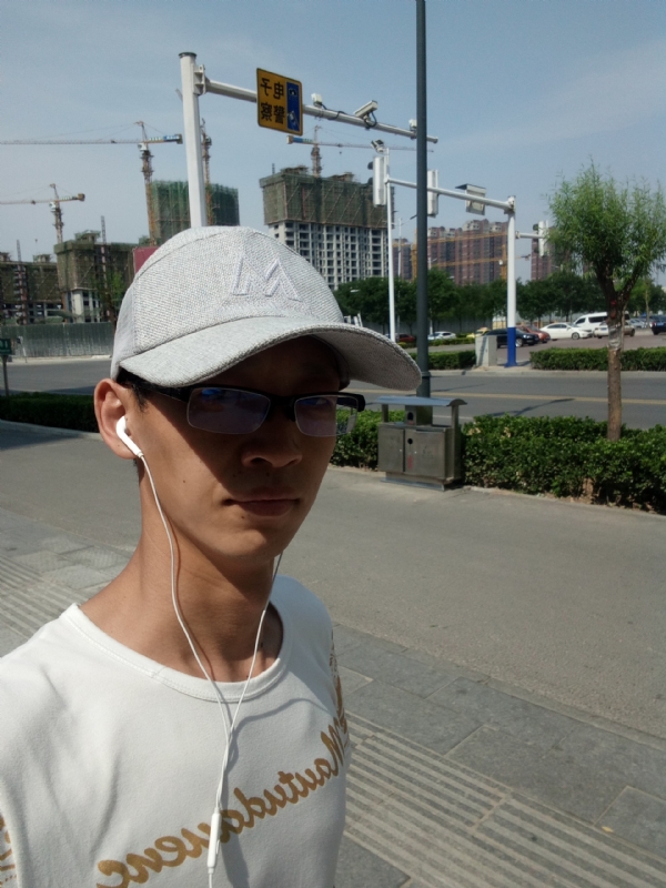 挥一挥手什么都没有的第一张照片--东山相亲网