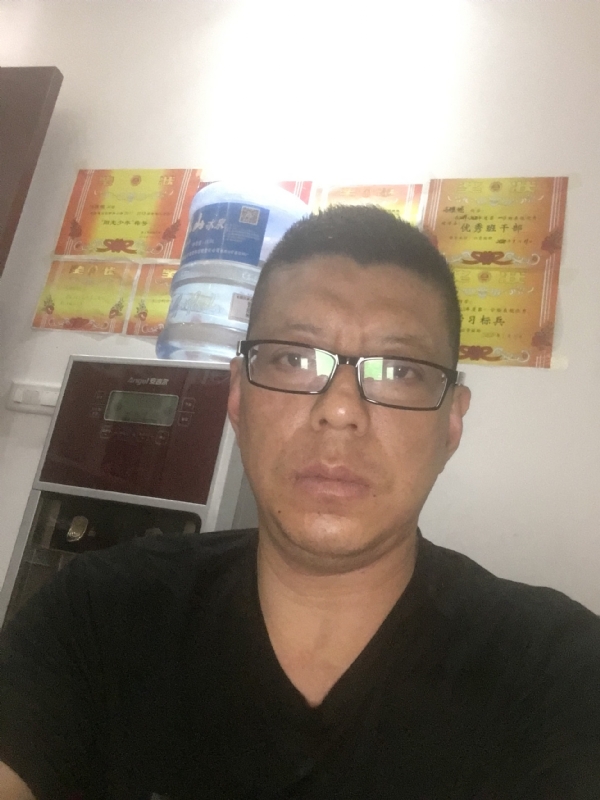 牵手的第一张照片--东山相亲网