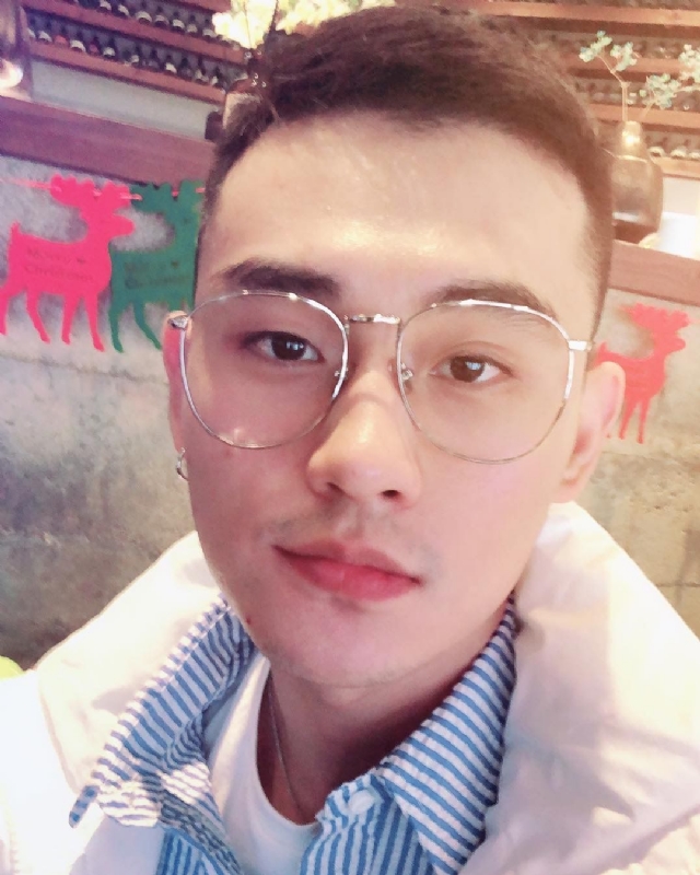 胡强很孤单的第一张照片--东山相亲网