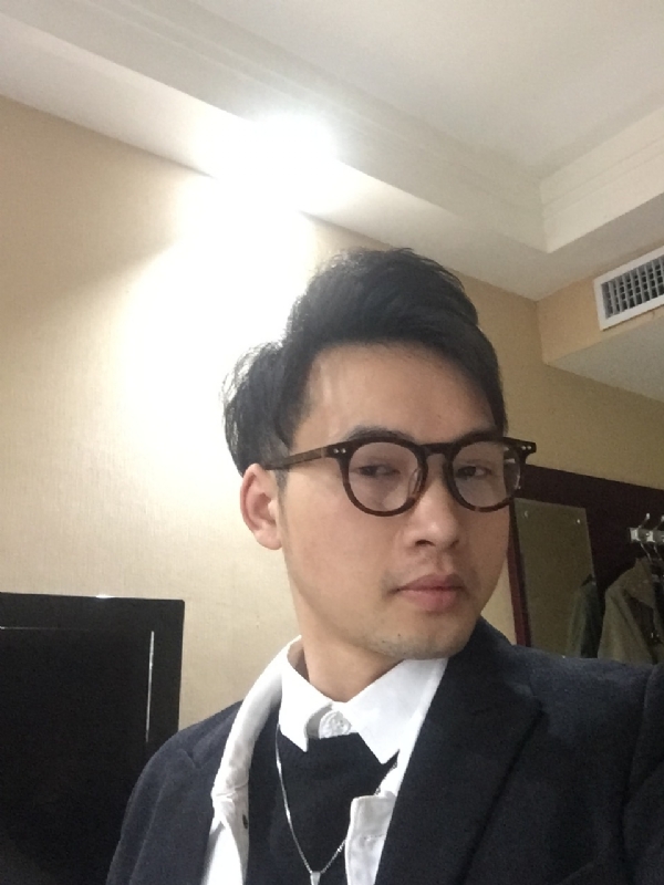 曾亮的第三张照片--东山相亲网