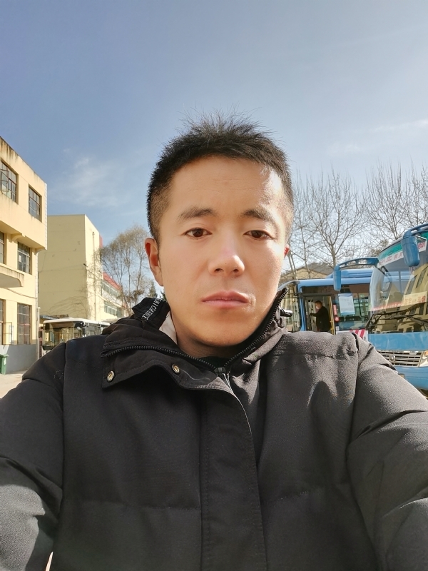 孤独的云的第一张照片--东山相亲网