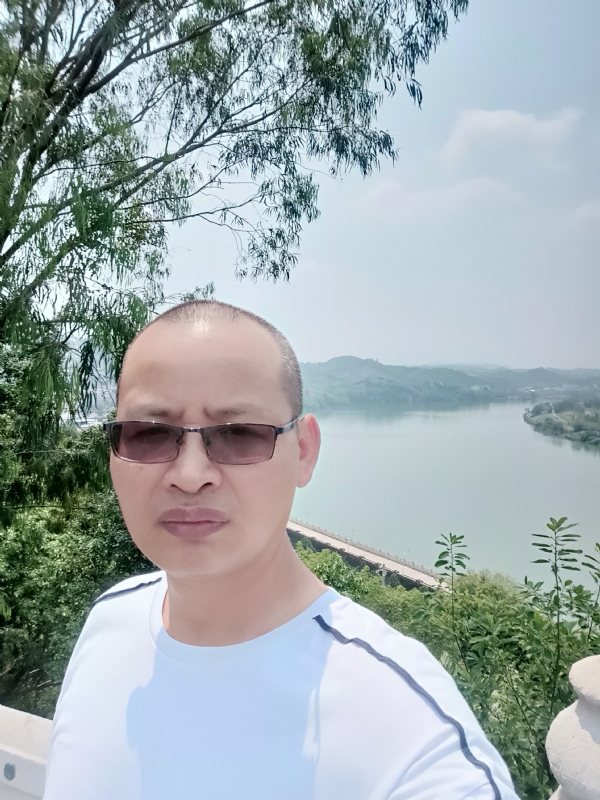随缘随性的第一张照片--东山相亲网