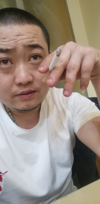 孤独的螃蟹的第一张照片--东山相亲网