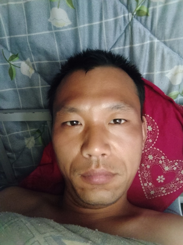 弘扬的第一张照片--东山相亲网