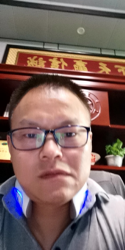 模具工匠的第一张照片--东山相亲网