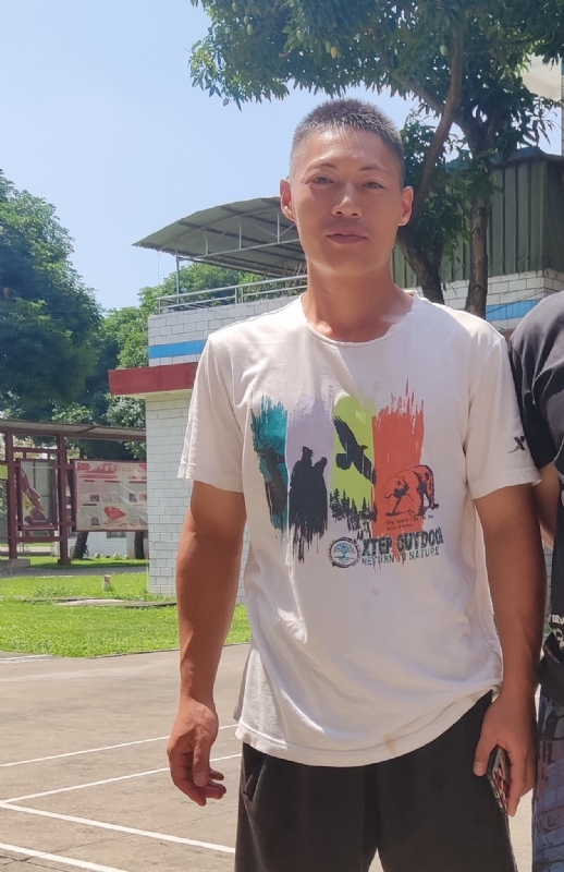 孤鹰的第一张照片--东山相亲网