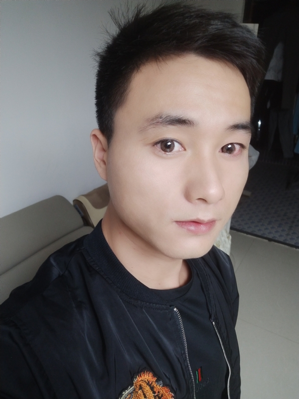何凡的第三张照片--东山相亲网