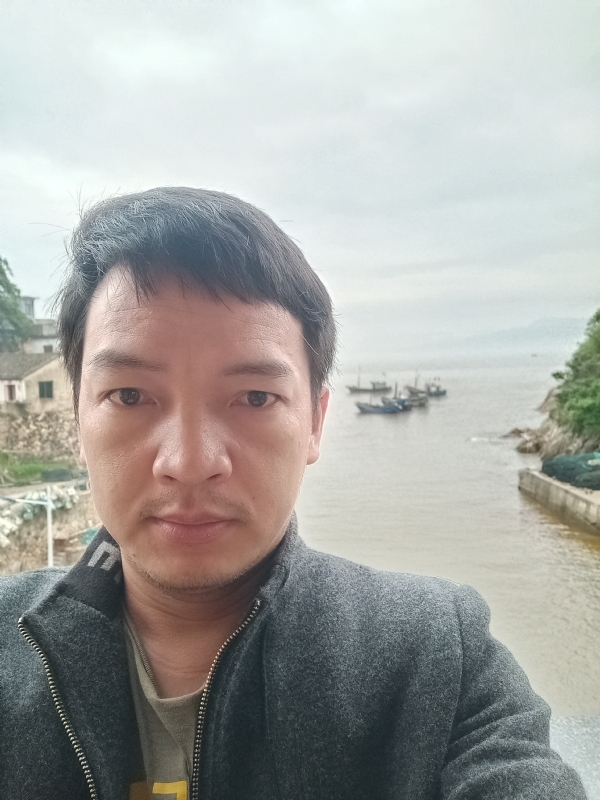 啊亮的第一张照片--东山相亲网