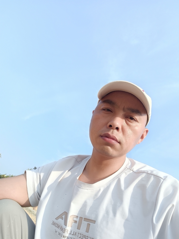 哥哥的第一张照片--东山相亲网
