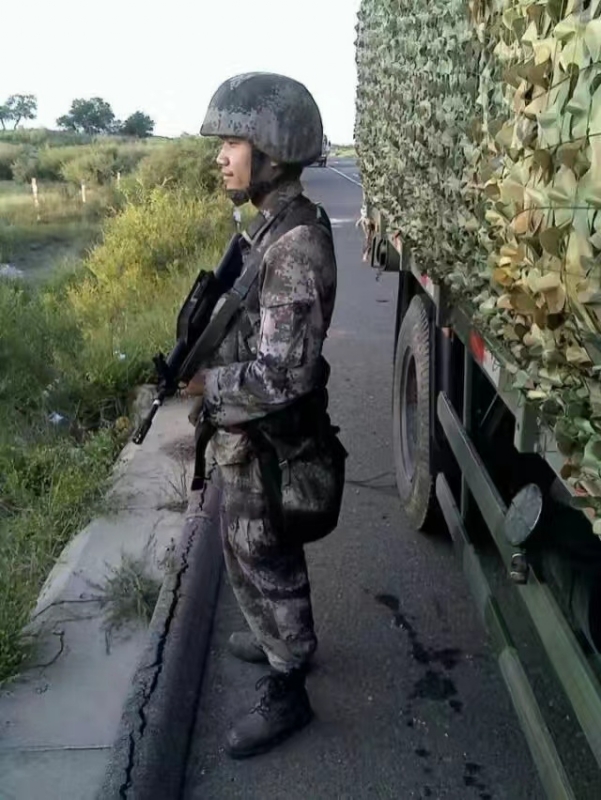 搬砖中的第一张照片--东山相亲网