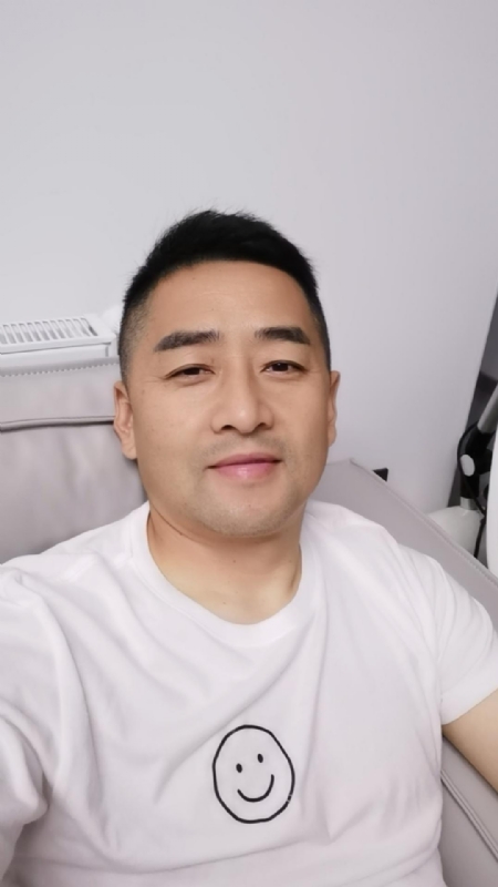 向阳而生的第一张照片--东山相亲网