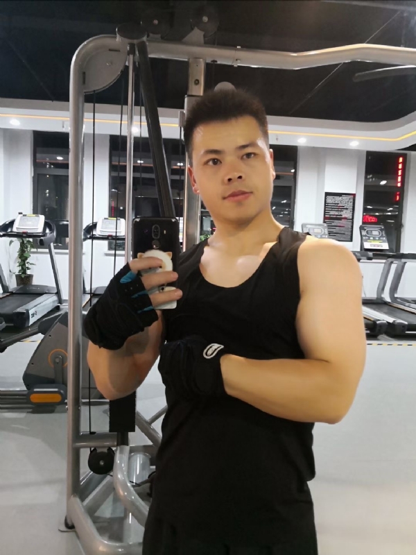 范迪塞尔的第二张照片--东山相亲网