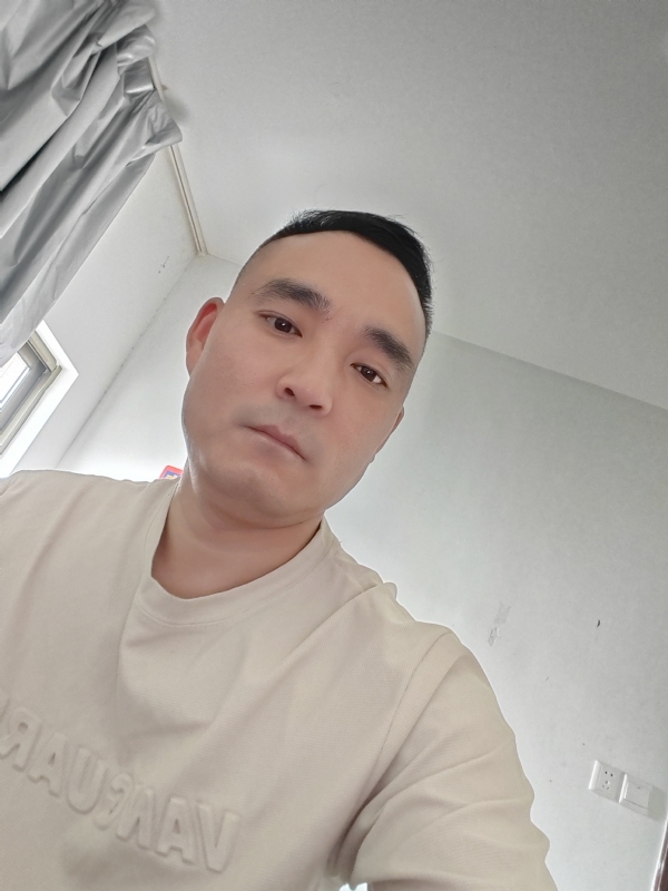 小锋的第一张照片--东山相亲网